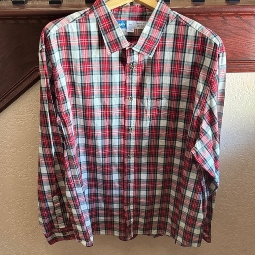 Old Navy Mens Size XXL Red and White Plaid Casual Button Up Shirt Long Sleeve